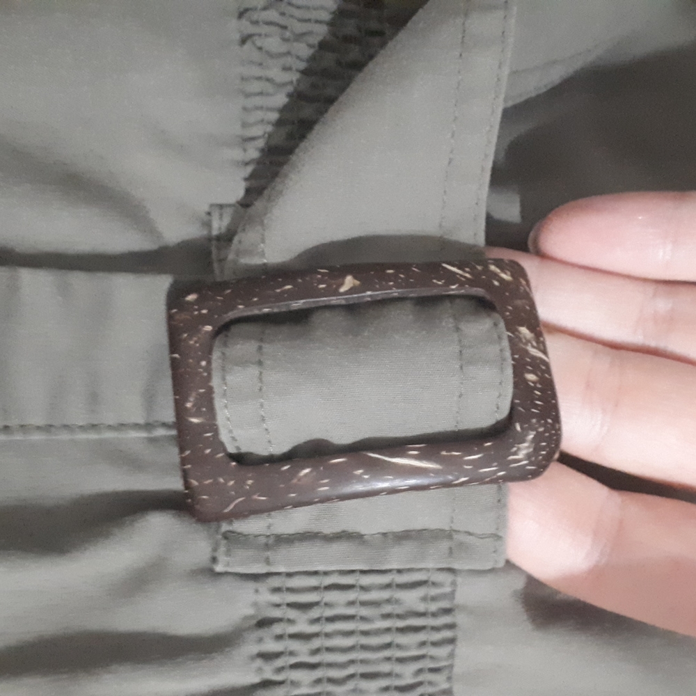 Gently worn sleeveless button down - Picture 4 of 5